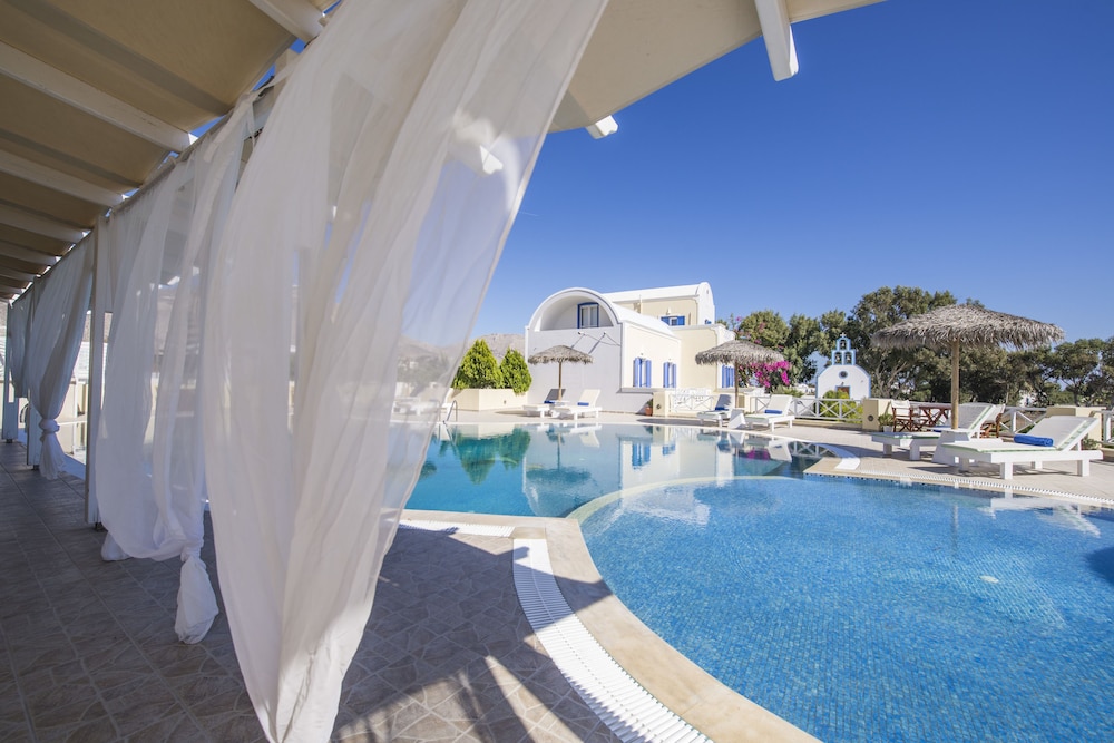 Bella Santorini — Swimming pool in Aghios Georgios (Santorini), South Aegean