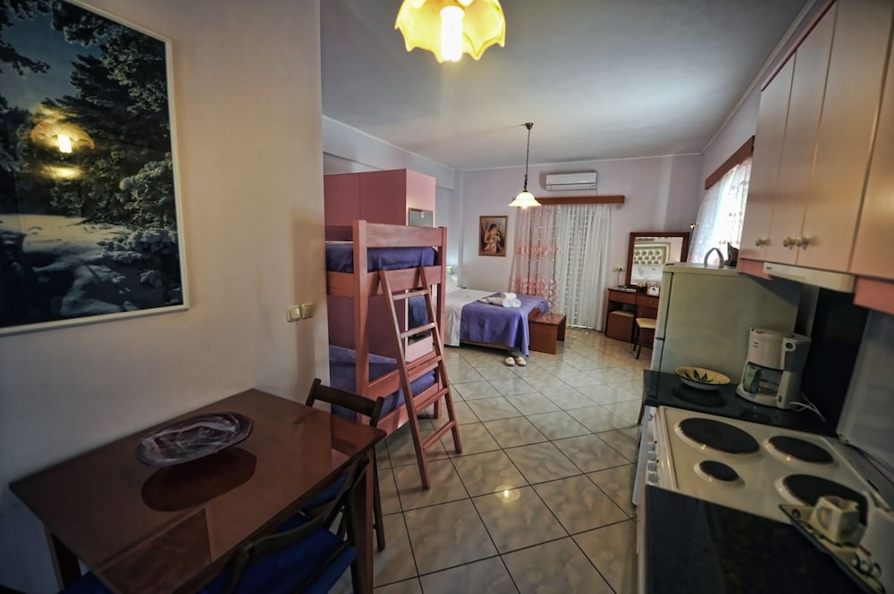 Irida Resort — Hotel rooms in Kyparissia, Peloponnese