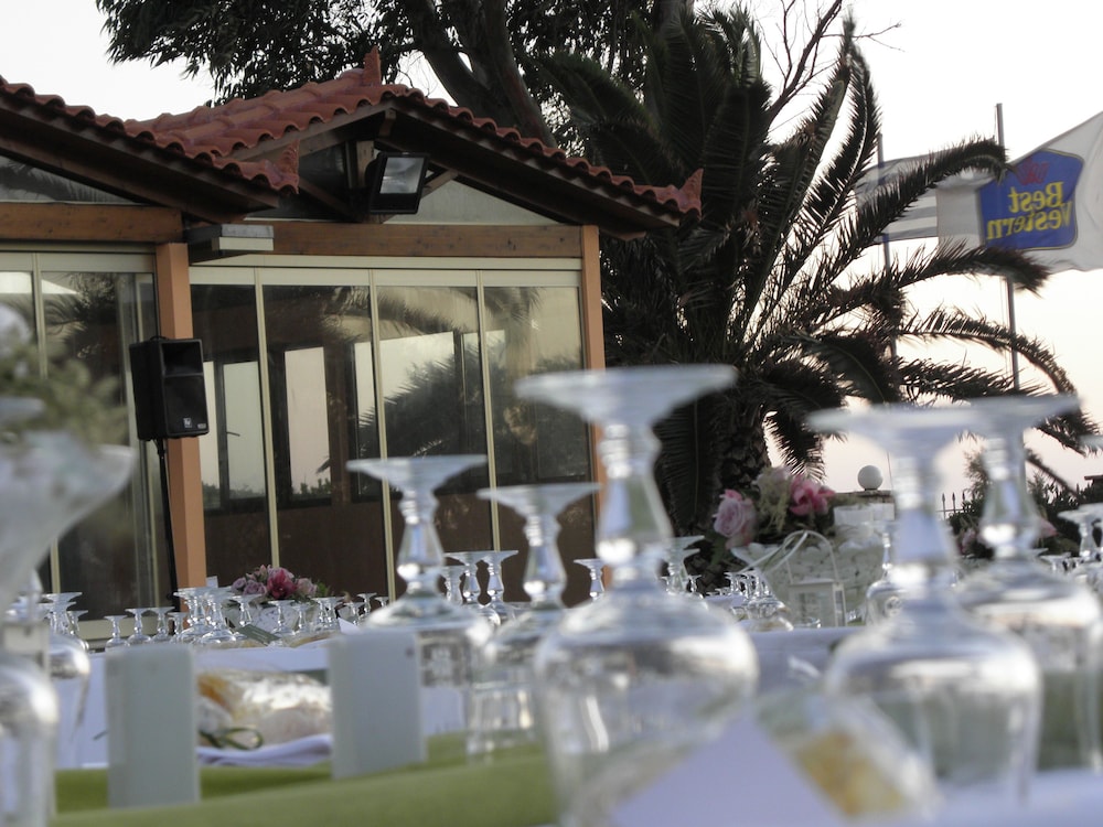 Irida Resort — Restaurant & bars in Kyparissia, Peloponnese
