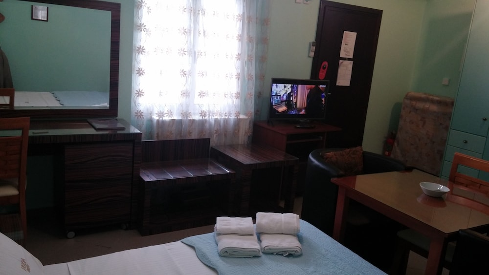 Irida Resort — Hotel rooms in Kyparissia, Peloponnese