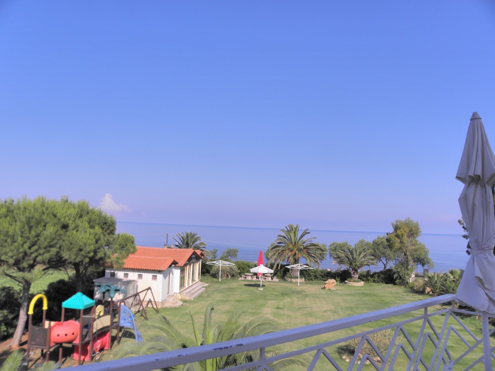 Irida Resort — Attractions for children in Kyparissia, Peloponnese