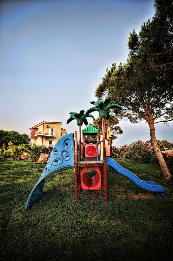 Irida Resort — Attractions for children in Kyparissia, Peloponnese