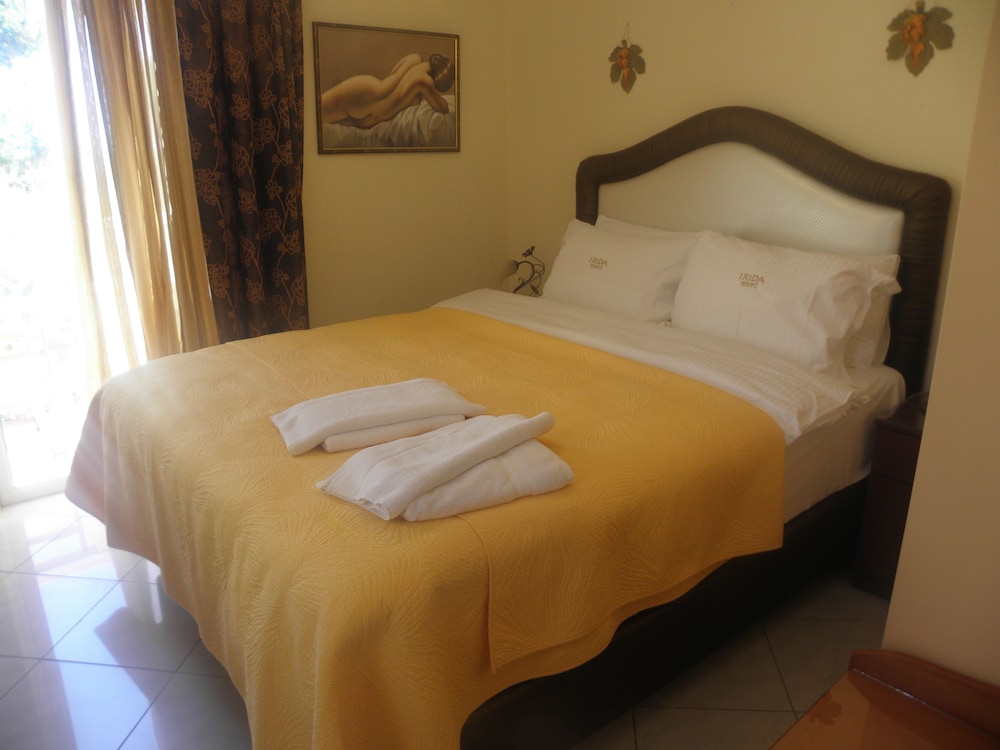 Irida Resort — Hotel rooms in Kyparissia, Peloponnese