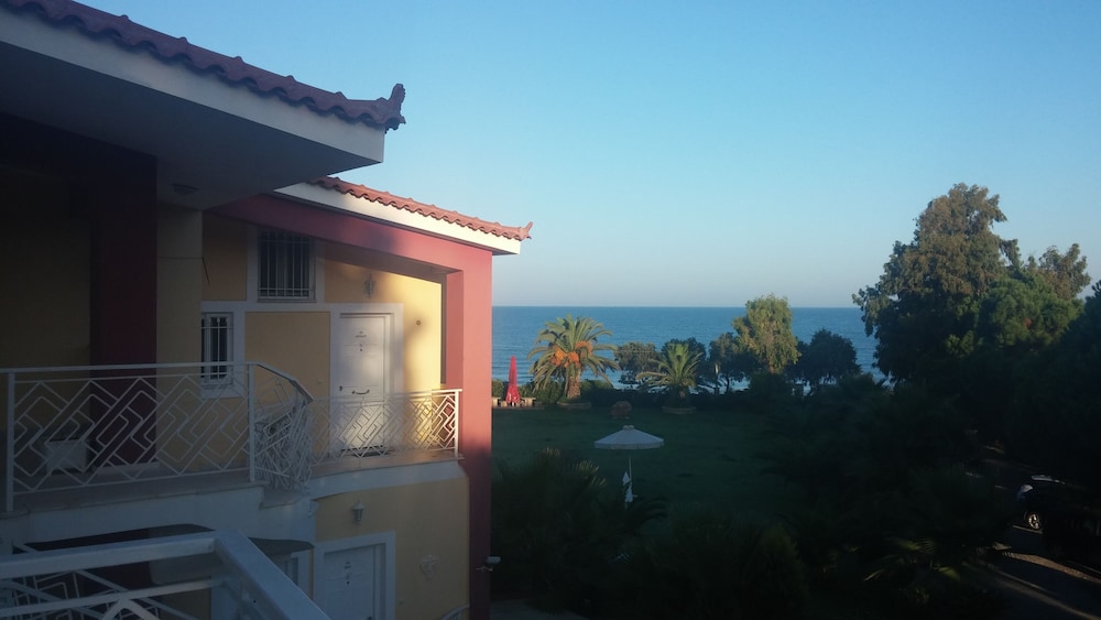 Irida Resort — Hotel rooms in Kyparissia, Peloponnese