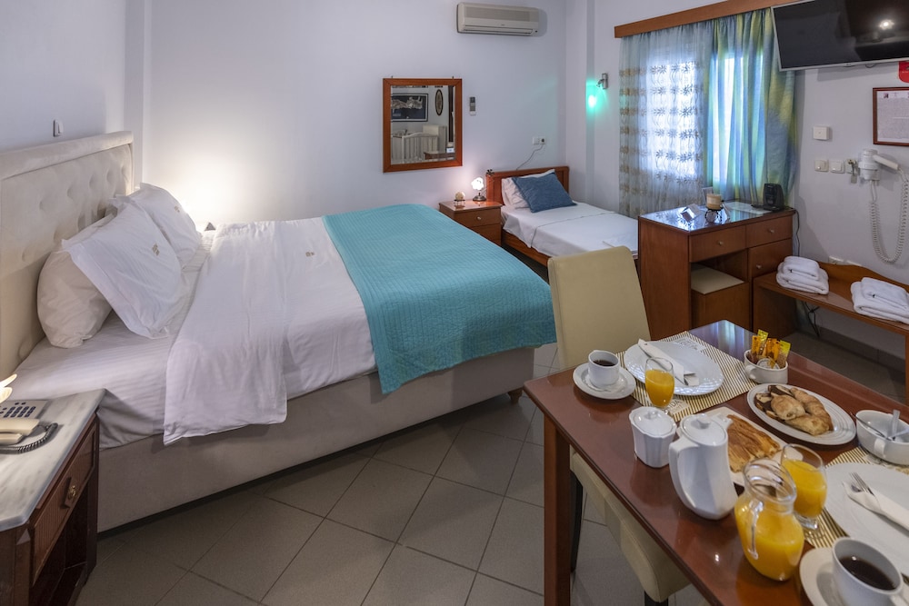 Irida Resort — Hotel rooms in Kyparissia, Peloponnese