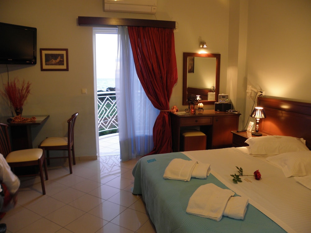 Irida Resort — Hotel rooms in Kyparissia, Peloponnese