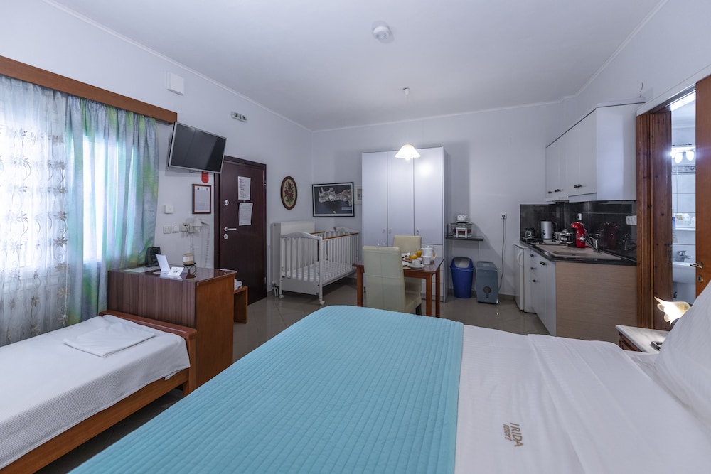 Irida Resort — Hotel rooms in Kyparissia, Peloponnese