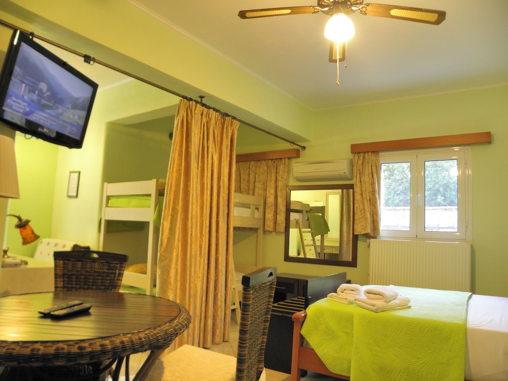 Irida Resort — Hotel rooms in Kyparissia, Peloponnese