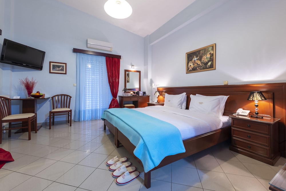Irida Resort — Hotel rooms in Kyparissia, Peloponnese