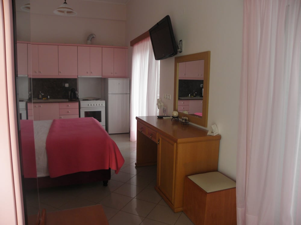 Irida Resort — Hotel rooms in Kyparissia, Peloponnese
