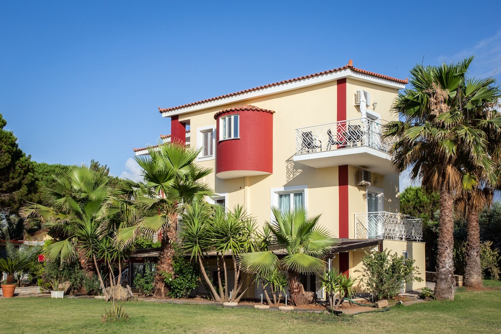 Irida Resort — Hotel building in Kyparissia, Peloponnese