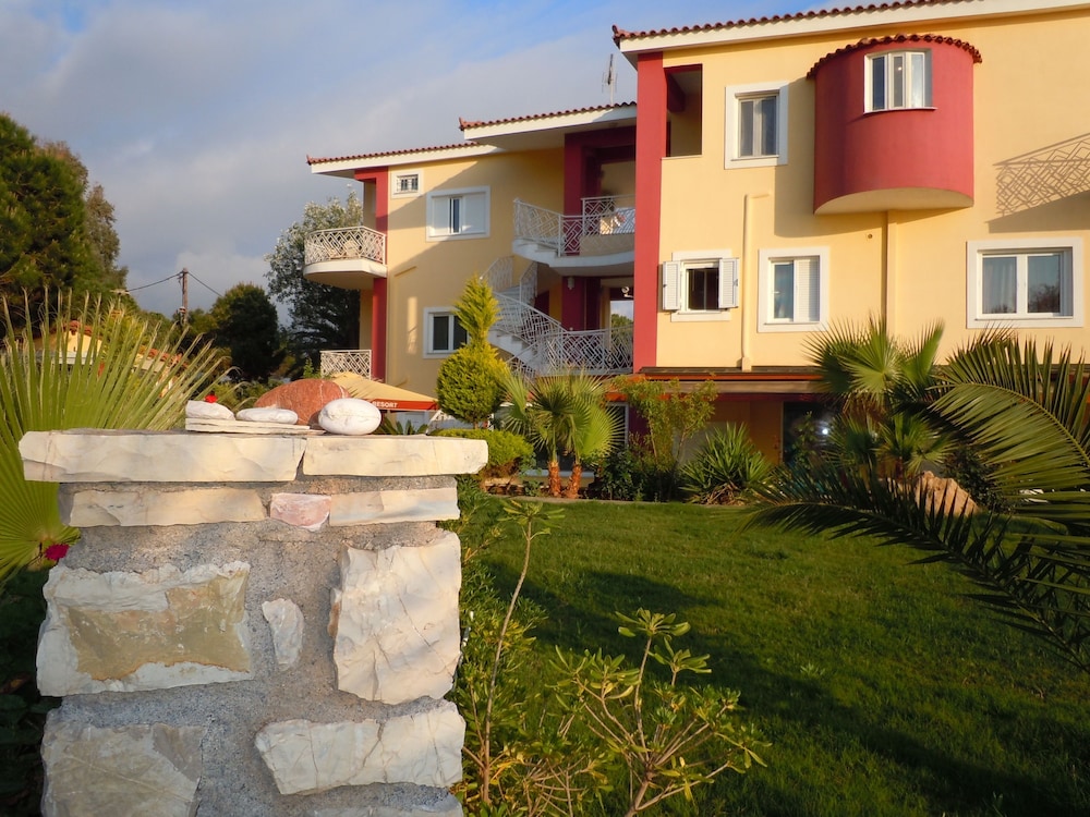 Irida Resort — Hotel building in Kyparissia, Peloponnese