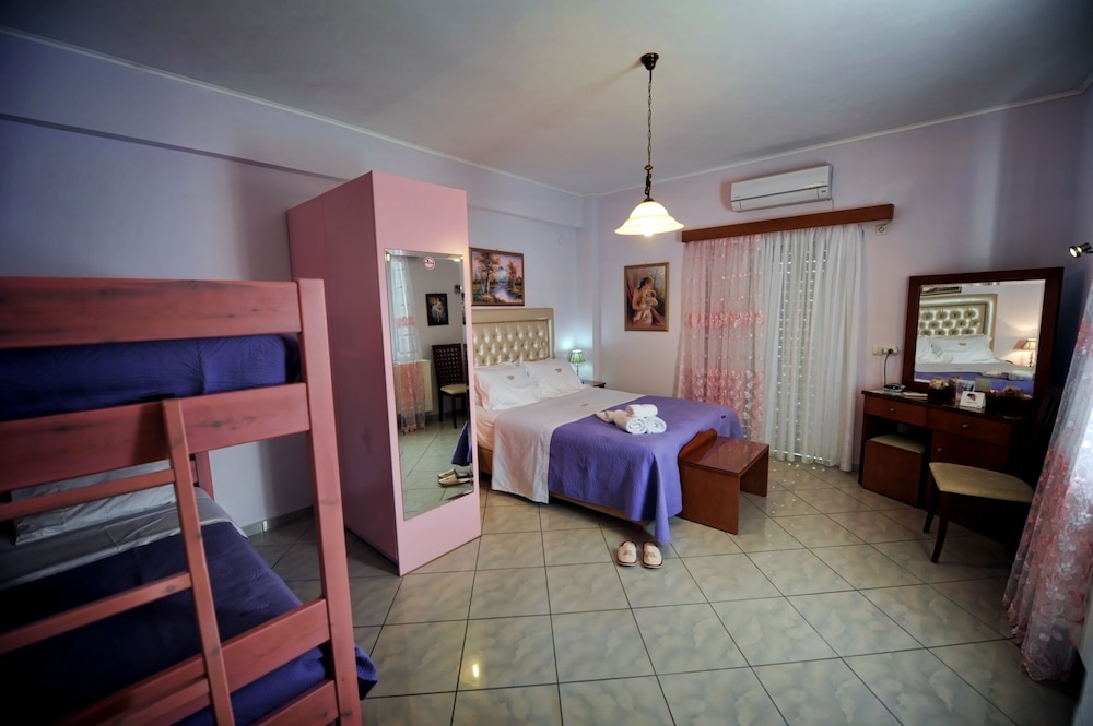 Irida Resort — Hotel rooms in Kyparissia, Peloponnese