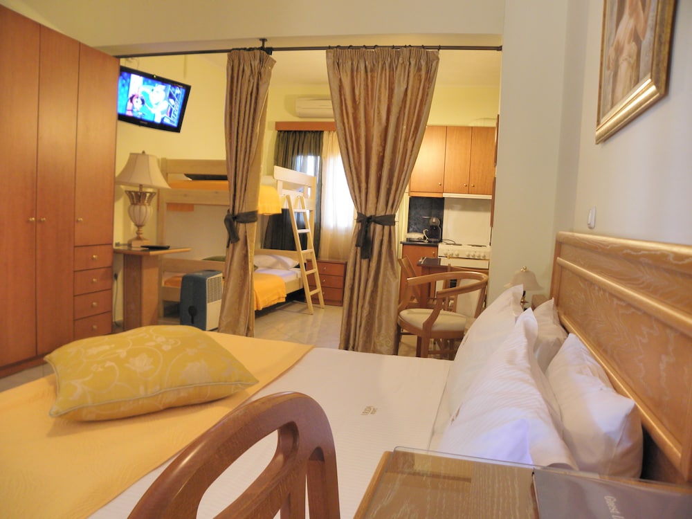 Irida Resort — Hotel rooms in Kyparissia, Peloponnese