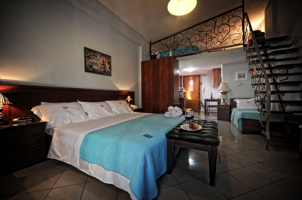 Irida Resort — Hotel rooms in Kyparissia, Peloponnese