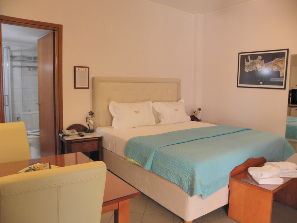 Irida Resort — Hotel rooms in Kyparissia, Peloponnese