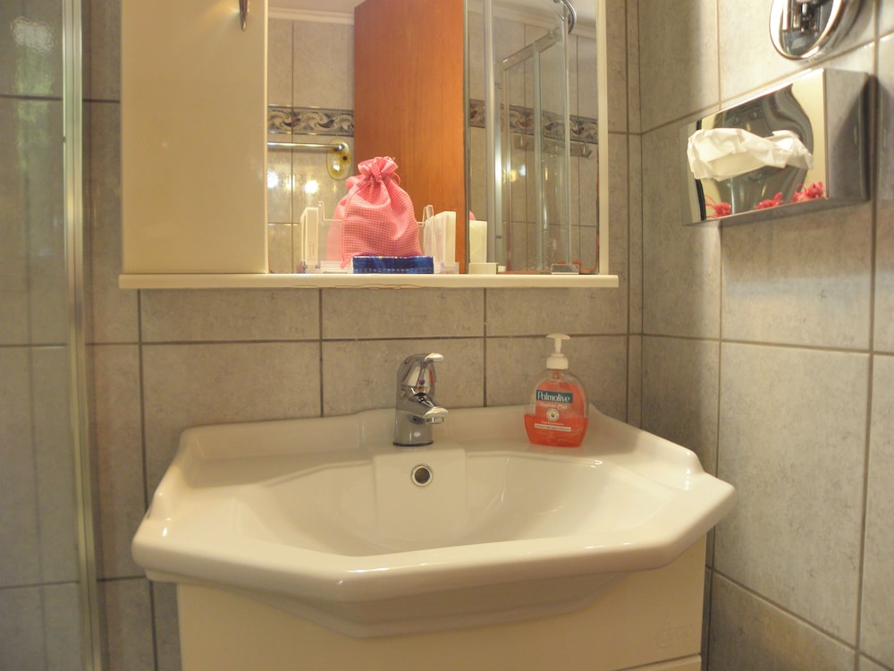 Irida Resort — Hotel rooms in Kyparissia, Peloponnese
