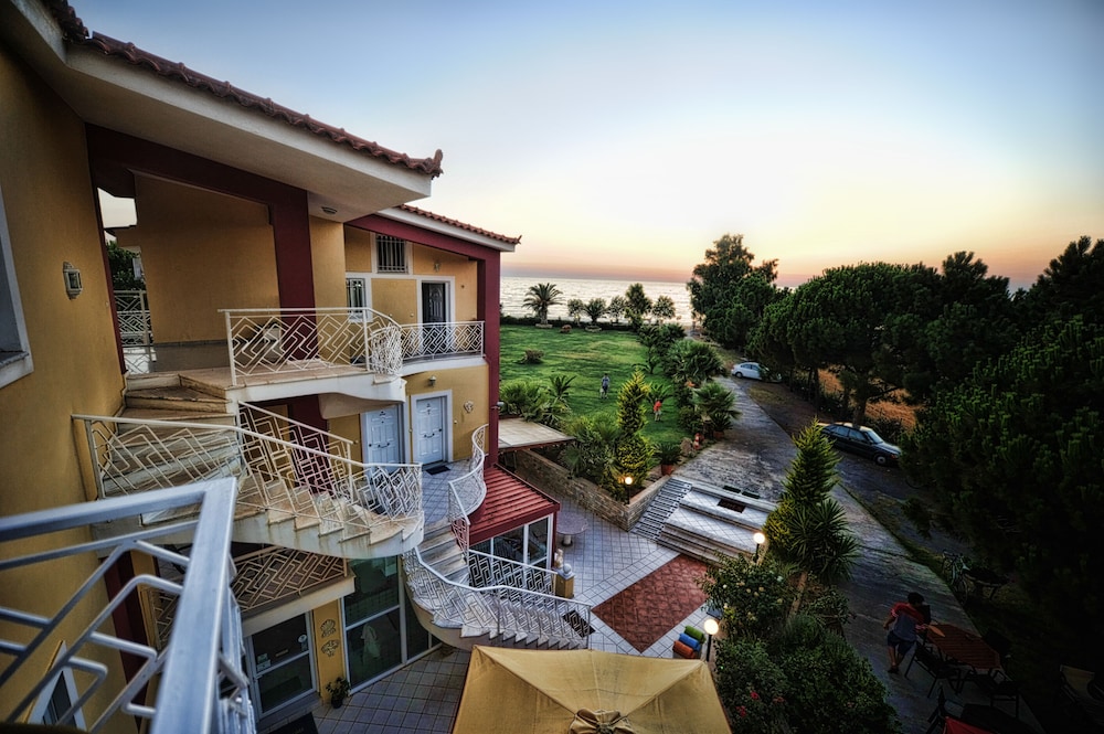 Irida Resort — Hotel building in Kyparissia, Peloponnese