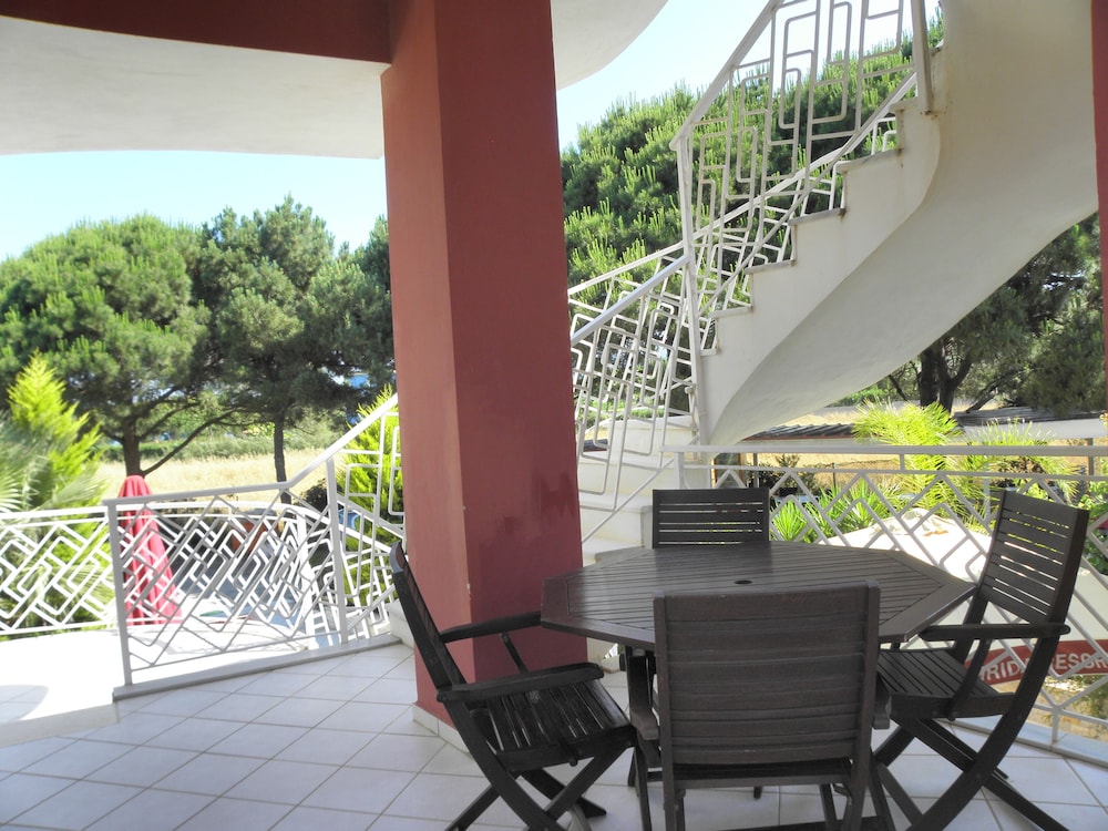 Irida Resort — Hotel building in Kyparissia, Peloponnese