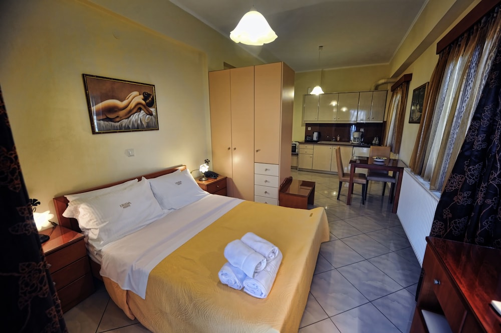 Irida Resort — Hotel rooms in Kyparissia, Peloponnese