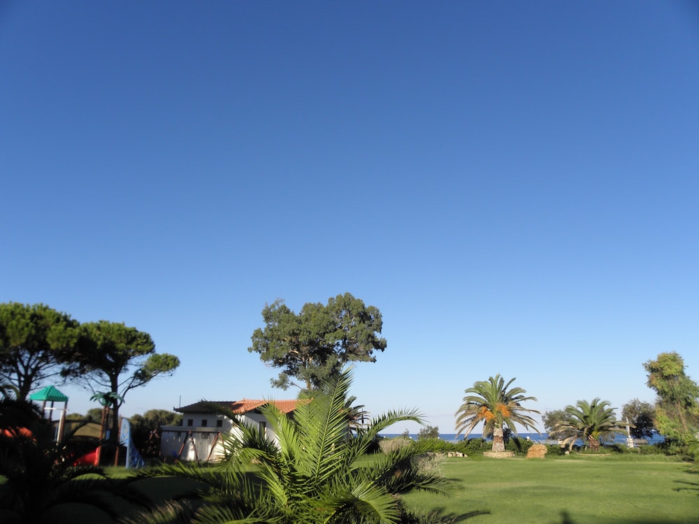 Irida Resort — Hotel building in Kyparissia, Peloponnese