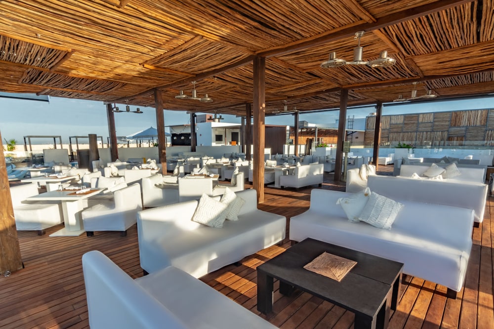 The Fives Downtown Hotel - Curio Collection by Hilton — Restaurant & bars in Playa del Carmen, Quintana Roo