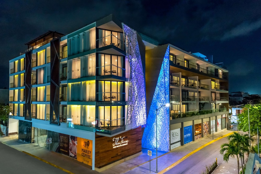 The Fives Downtown Hotel - Curio Collection by Hilton — Hotel building in Playa del Carmen, Quintana Roo