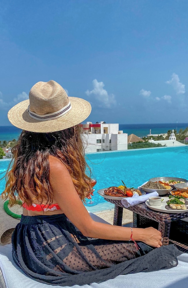 The Fives Downtown Hotel - Curio Collection by Hilton — Swimming pool in Playa del Carmen, Quintana Roo