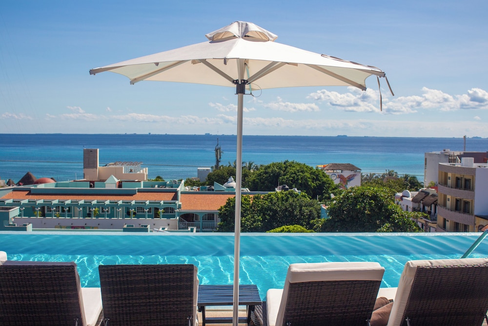 The Fives Downtown Hotel - Curio Collection by Hilton — Swimming pool in Playa del Carmen, Quintana Roo