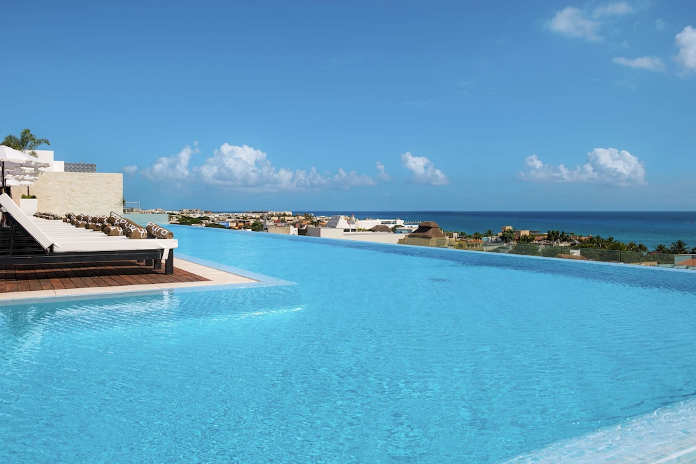 The Fives Downtown Hotel - Curio Collection by Hilton — Swimming pool in Playa del Carmen, Quintana Roo