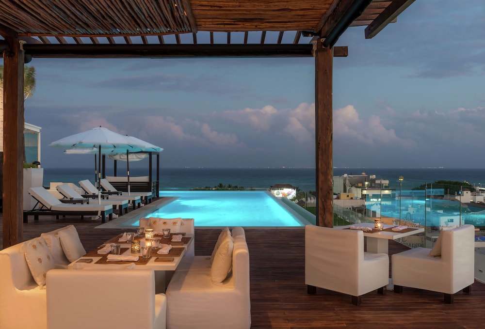 The Fives Downtown Hotel - Curio Collection by Hilton — Swimming pool in Playa del Carmen, Quintana Roo
