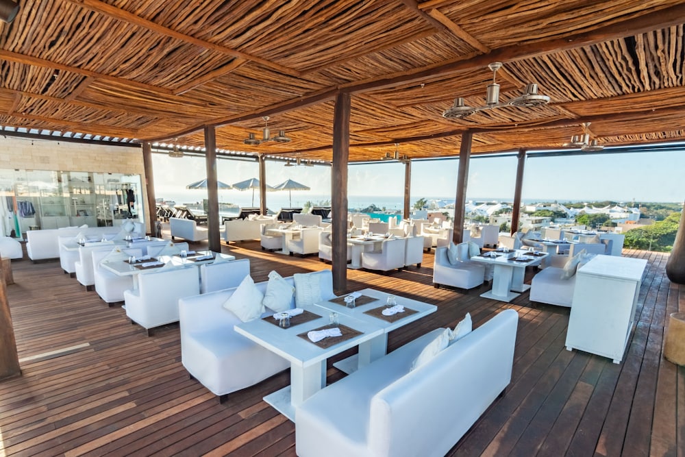 The Fives Downtown Hotel - Curio Collection by Hilton — Restaurant & bars in Playa del Carmen, Quintana Roo