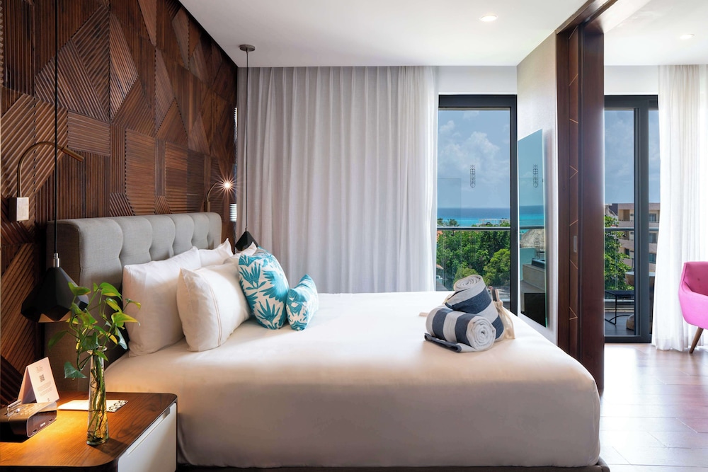 The Fives Downtown Hotel - Curio Collection by Hilton — Hotel rooms in Playa del Carmen, Quintana Roo