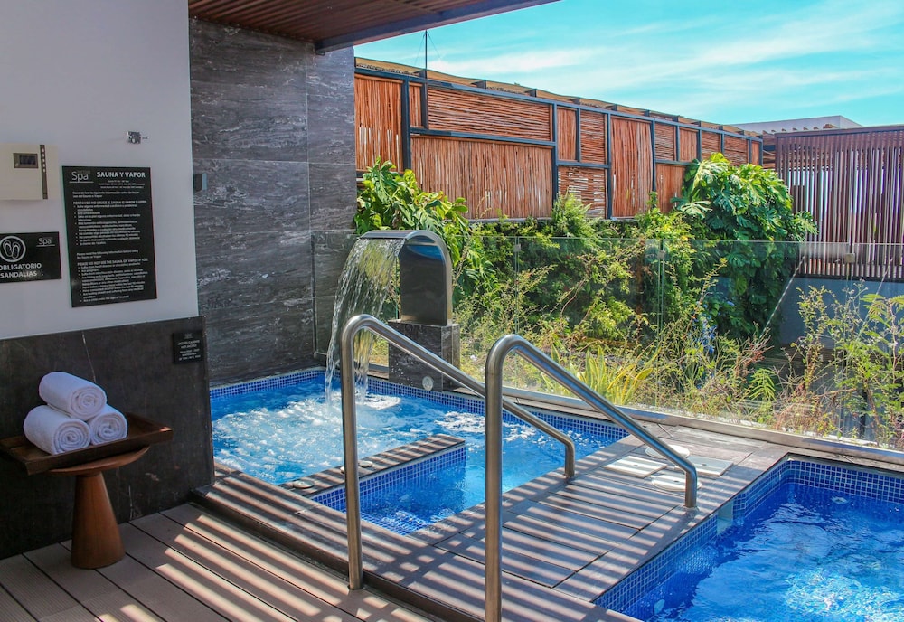 The Fives Downtown Hotel - Curio Collection by Hilton — Swimming pool in Playa del Carmen, Quintana Roo