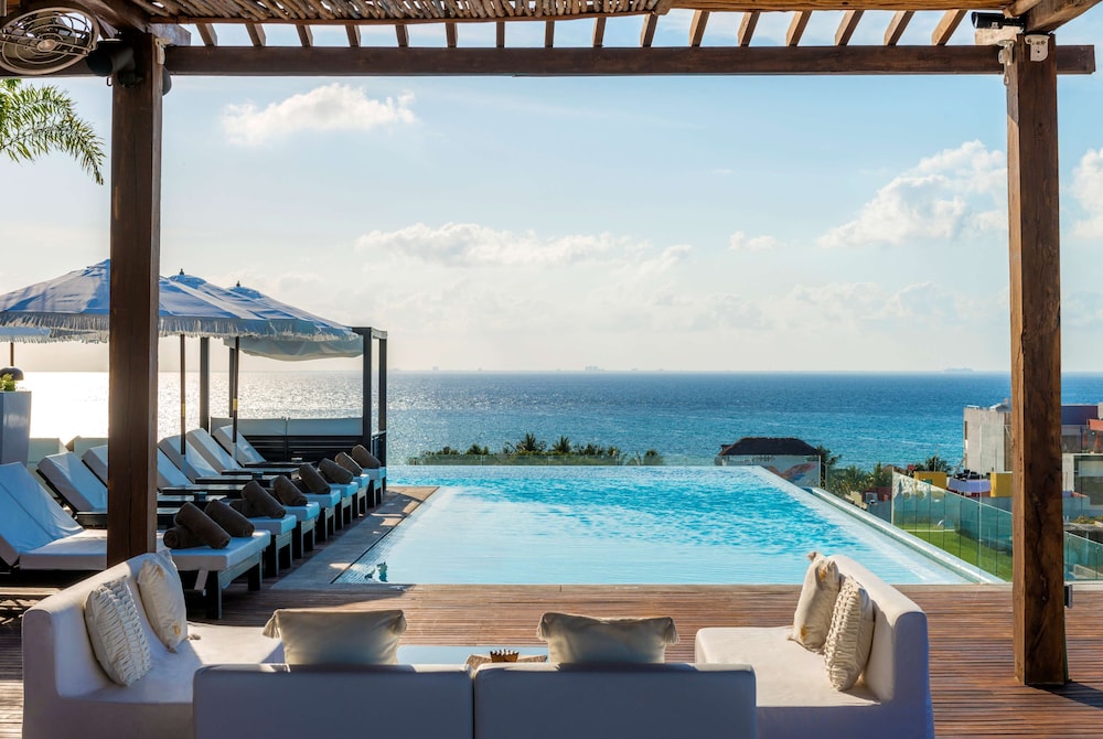 The Fives Downtown Hotel - Curio Collection by Hilton — Swimming pool in Playa del Carmen, Quintana Roo