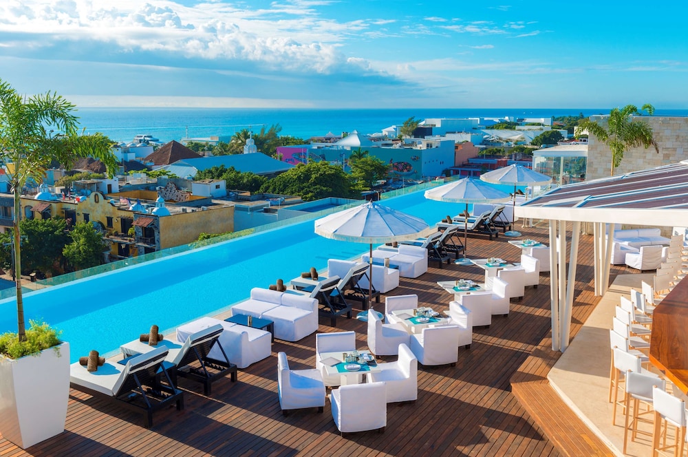 The Fives Downtown Hotel - Curio Collection by Hilton — Swimming pool in Playa del Carmen, Quintana Roo