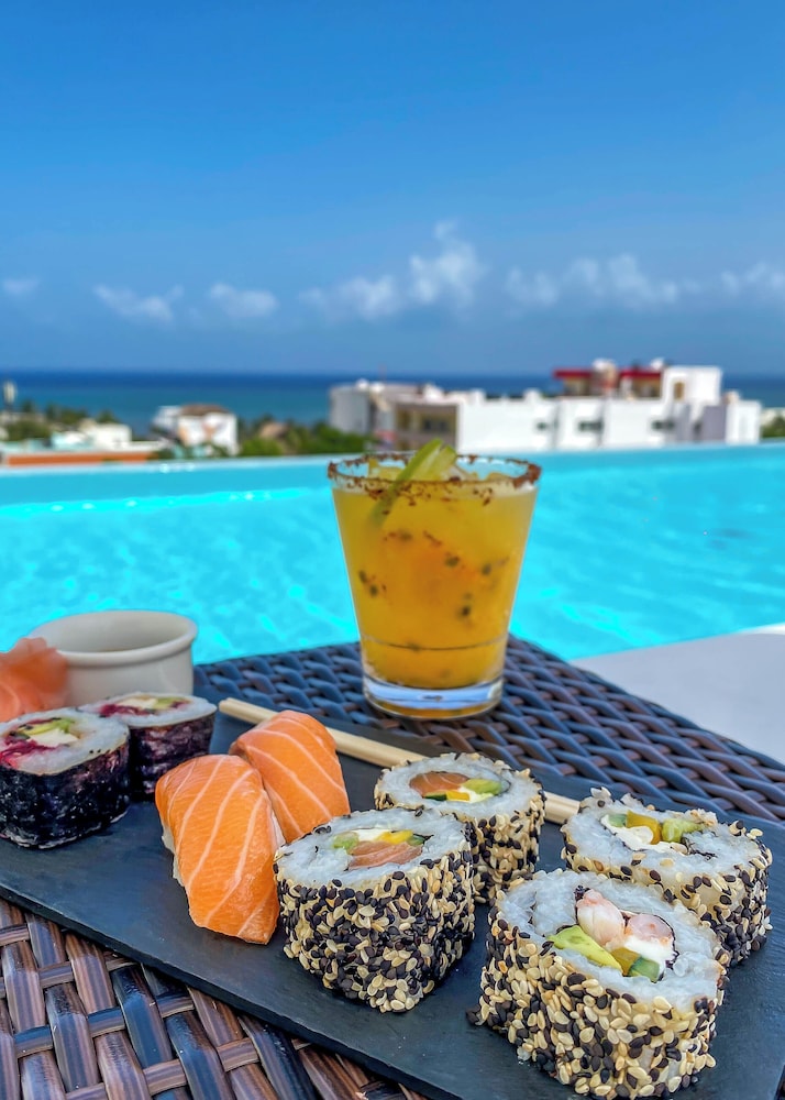 The Fives Downtown Hotel - Curio Collection by Hilton — Swimming pool in Playa del Carmen, Quintana Roo