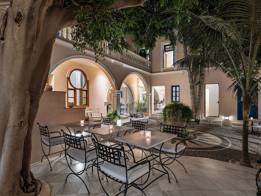 Casa Delfino Hotel & Spa - Small Luxury Hotels of the World — Hotel building in Chania