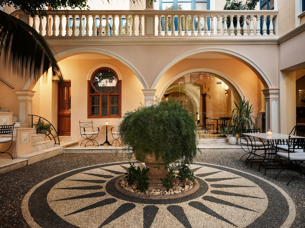 Casa Delfino Hotel & Spa - Small Luxury Hotels of the World — Hotel building in Chania