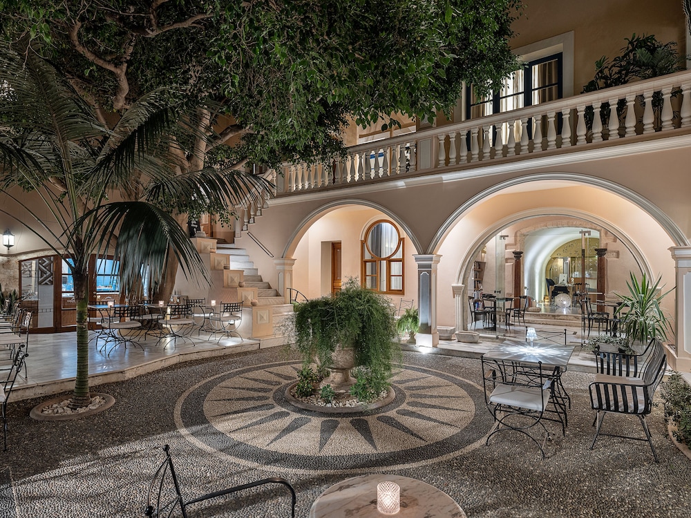 Casa Delfino Hotel & Spa - Small Luxury Hotels of the World — Hotel building in Chania