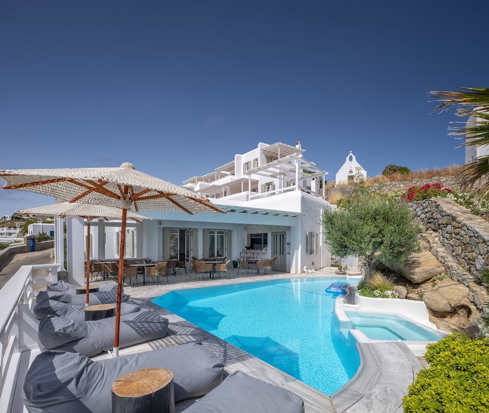 Deliades Mykonos — Swimming pool in Ornos, South Aegean