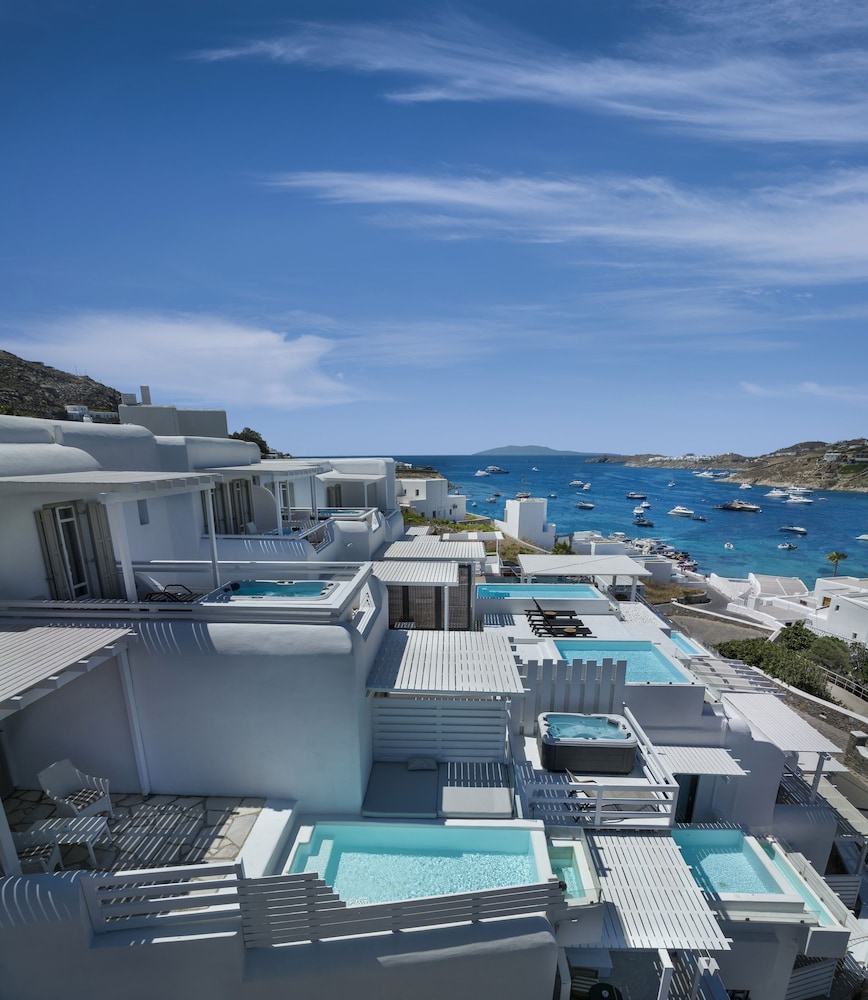 Deliades Mykonos — Hotel building in Ornos, South Aegean