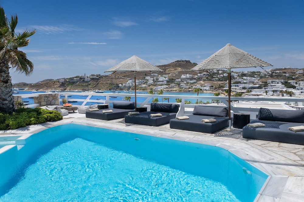 Deliades Mykonos — Swimming pool in Ornos, South Aegean