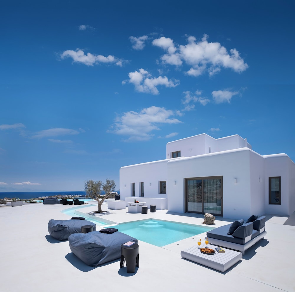 Deliades Mykonos — Swimming pool in Ornos, South Aegean