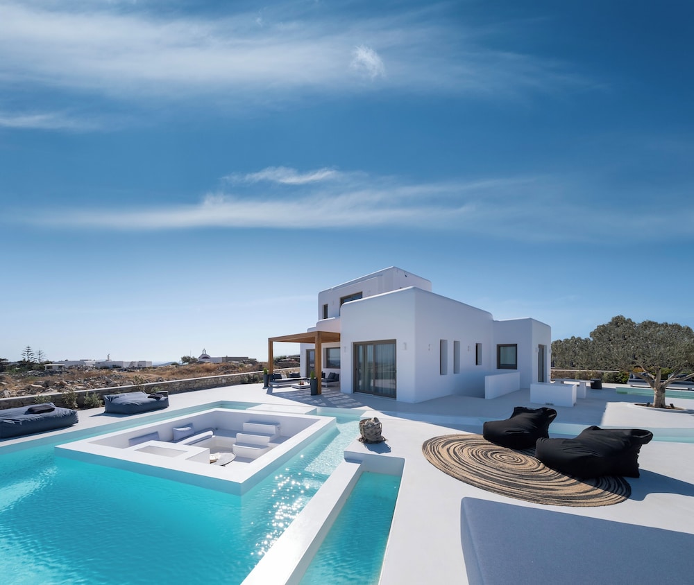 Deliades Mykonos — Swimming pool in Ornos, South Aegean