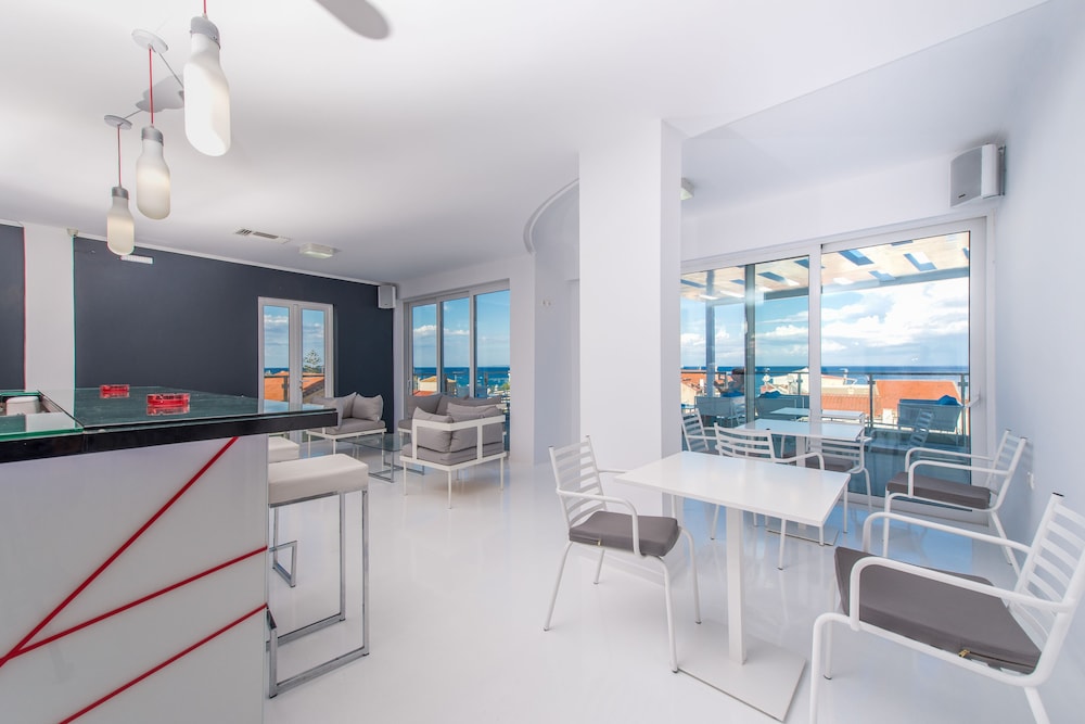 Diana Hotel — Restaurant & bars in Zante Town, Ionian Islands