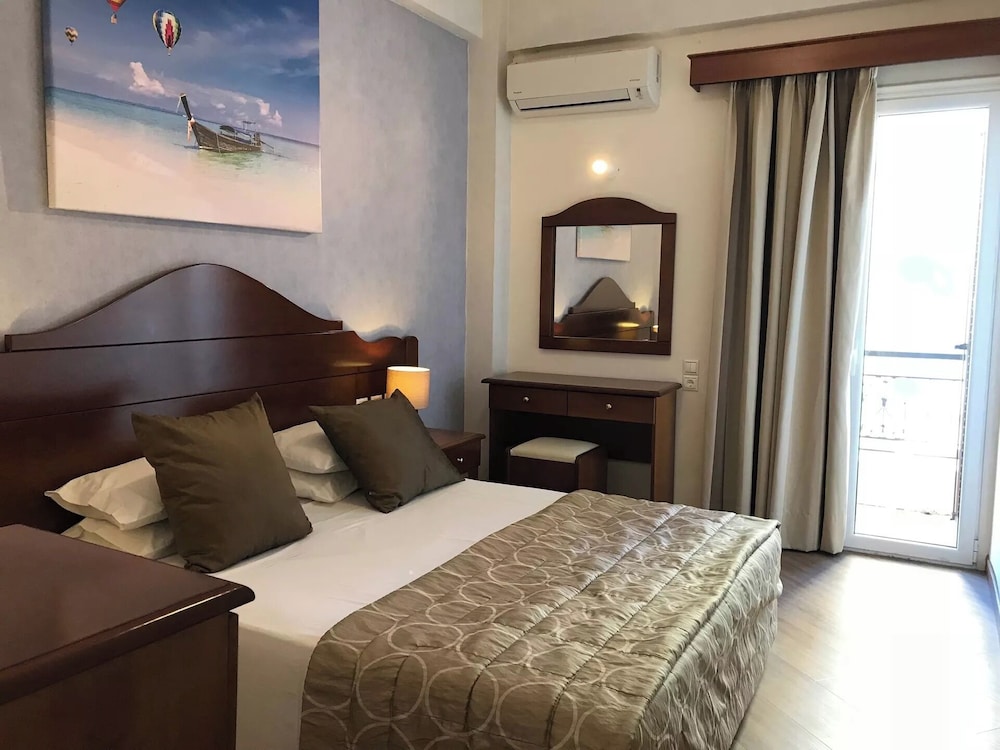 Diana Hotel — Hotel rooms in Zante Town, Ionian Islands