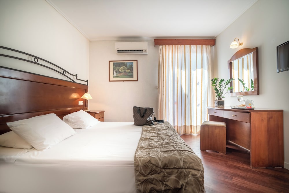 Diana Hotel — Hotel rooms in Zante Town, Ionian Islands