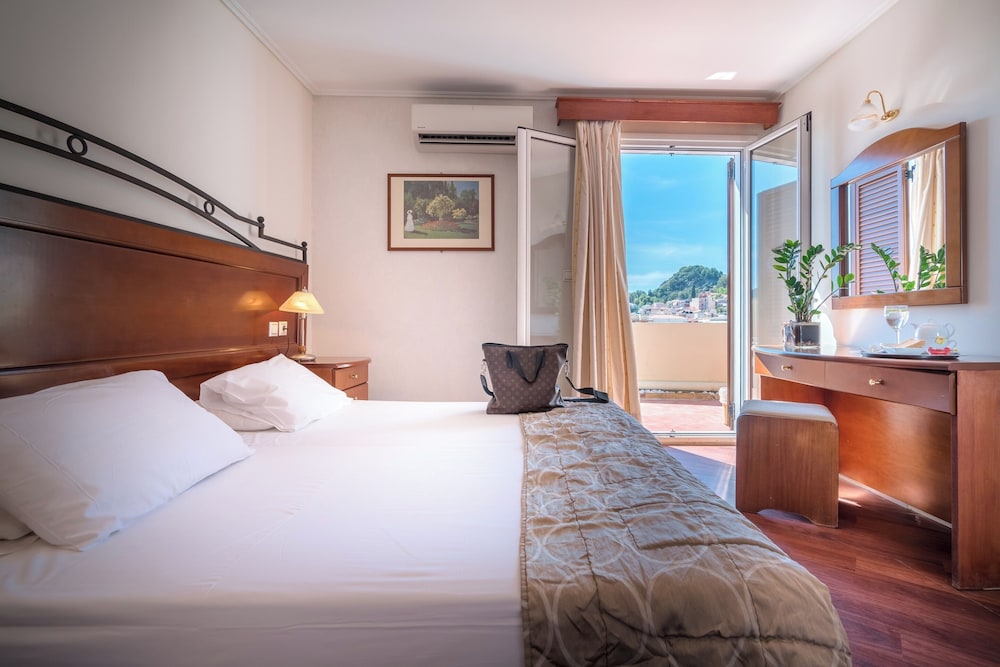 Diana Hotel — Hotel rooms in Zante Town, Ionian Islands