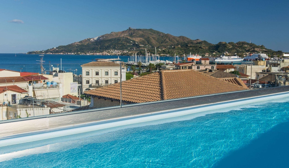 Diana Hotel — Swimming pool in Zante Town, Ionian Islands